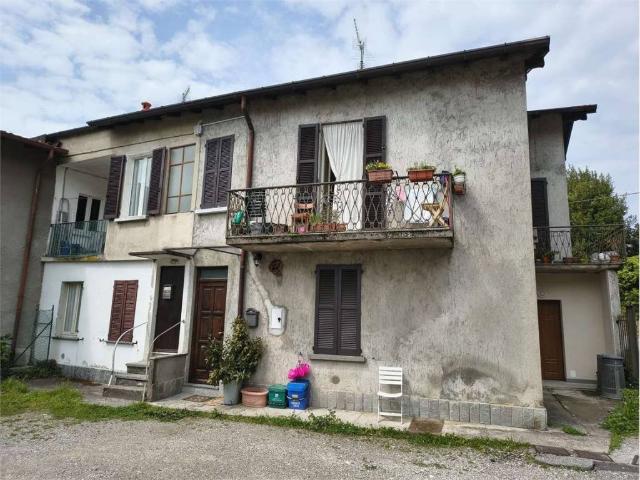 Appartamento in vendita a Comerio, Lombardia