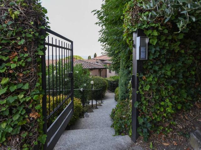 Appartamento in vendita a Comerio, Lombardia