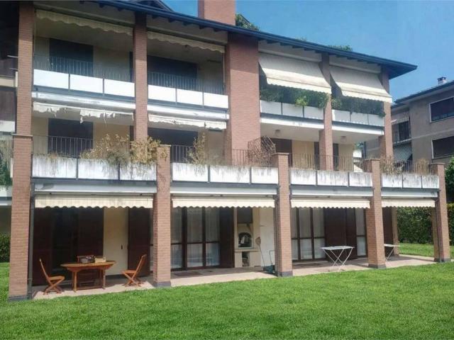 Appartamento in vendita a Comerio, Lombardia