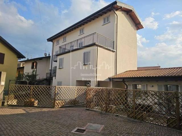 Appartamento in vendita a Comerio, Lombardia