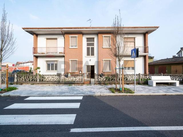 Appartamento in vendita a Commessaggio, Lombardia