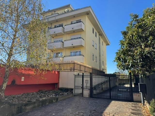 Appartamento in vendita a Muggiò, Como