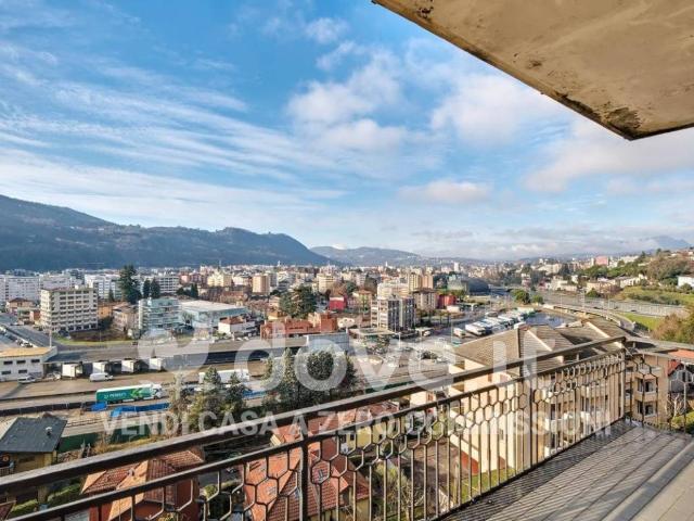 Appartamento in vendita a Como, Lombardia