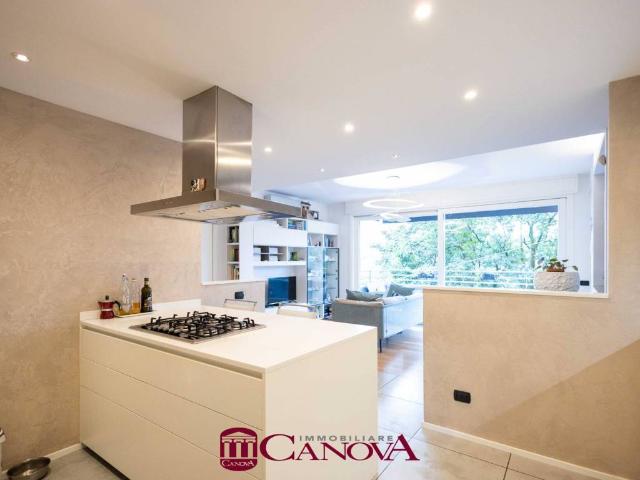 Appartamento in vendita a Muggiò, Como