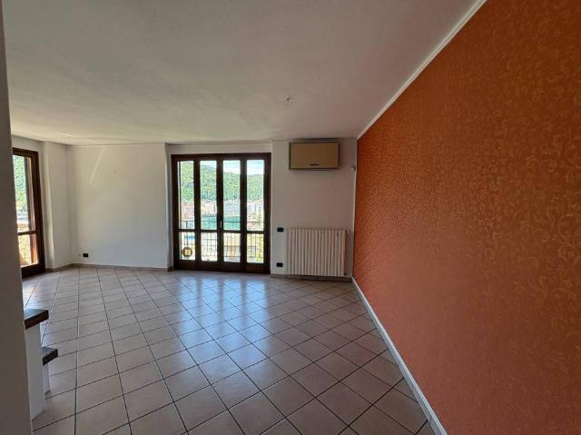 Appartamento in vendita a Como, Lombardia