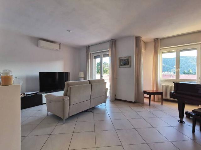 Appartamento in vendita a Sagnino, Como