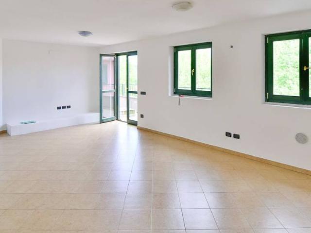 Appartamento in vendita a Prestino, Como