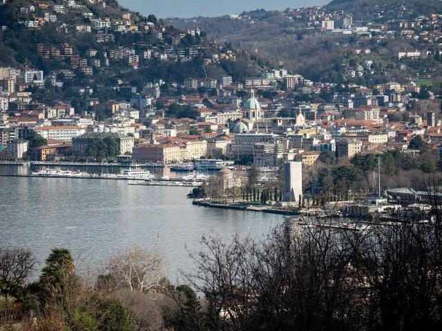 Appartamento in vendita a Como, Lombardia