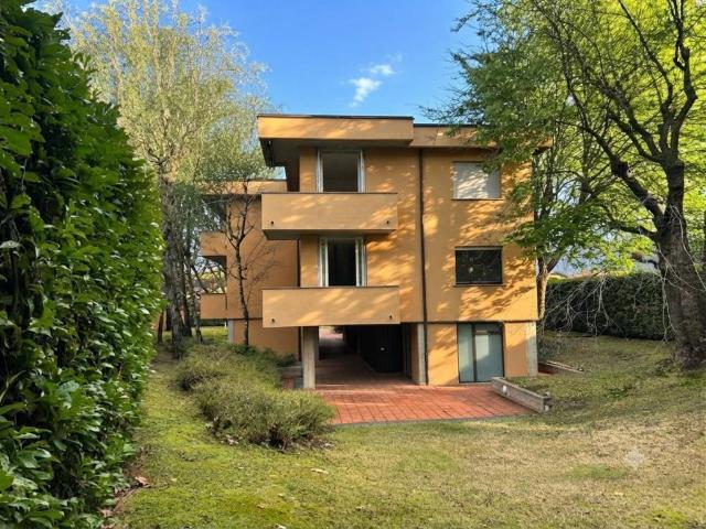 Appartamento in vendita a Como, Lombardia