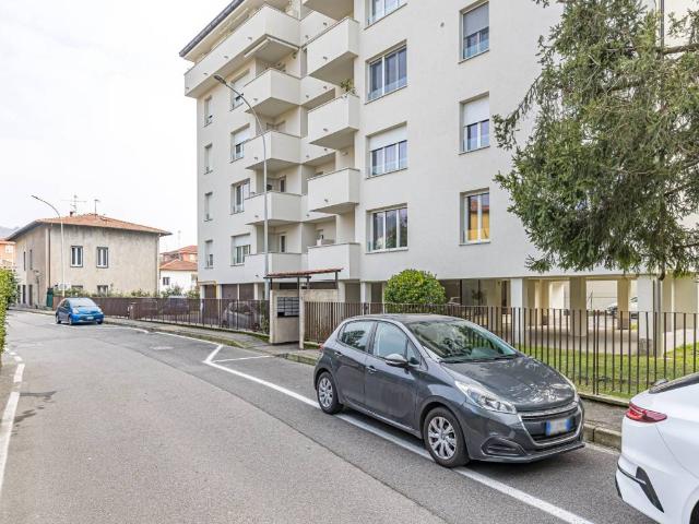 Appartamento in vendita a Como, Lombardia