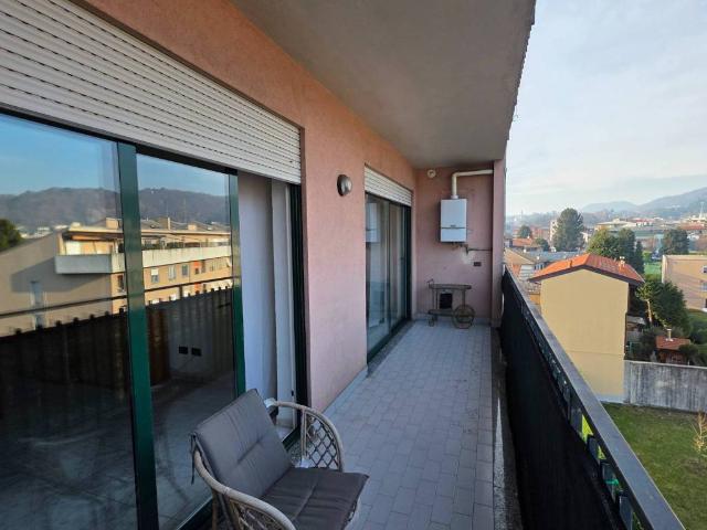 Appartamento in vendita a Como, Lombardia