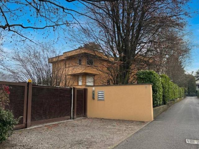 Appartamento in vendita a Como, Lombardia