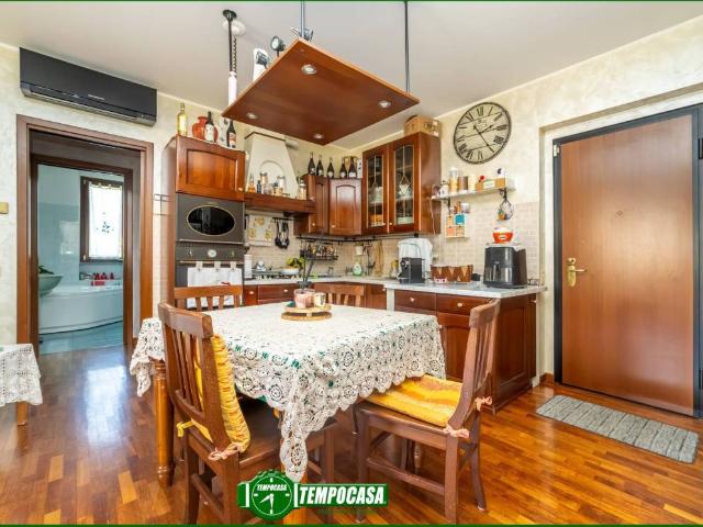 Appartamento in vendita a Concorezzo, Lombardia