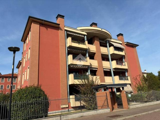 Appartamento in vendita a Corbetta, Milano