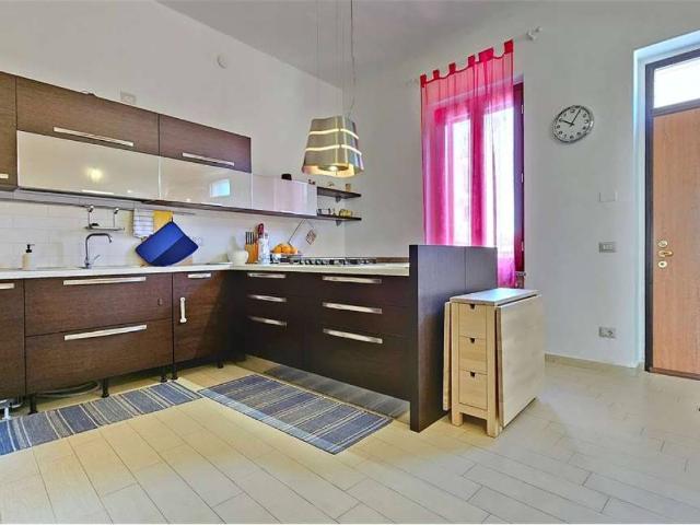 Appartamento in vendita a Corbetta, Lombardia