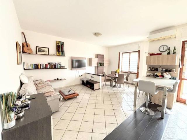 Appartamento in vendita a Corbetta, Lombardia