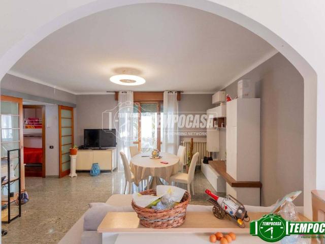 Appartamento in vendita a Corbetta, Lombardia