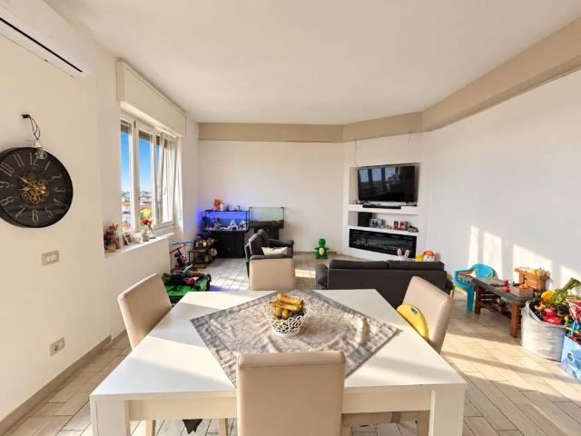 Appartamento in vendita a Corbetta, Milano