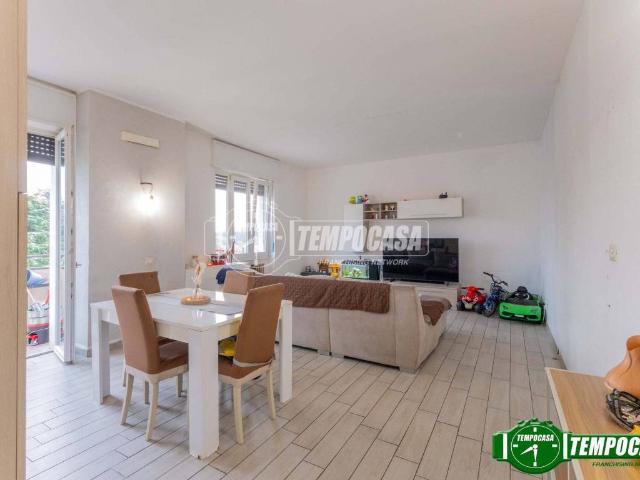 Appartamento in vendita a Corbetta, Lombardia