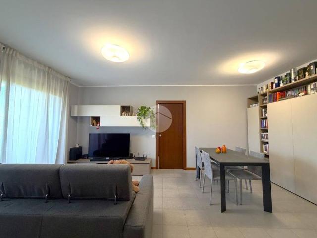 Appartamento in vendita a Corbetta, Lombardia