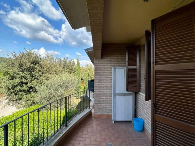 Appartamento in vendita a Corciano, Umbria