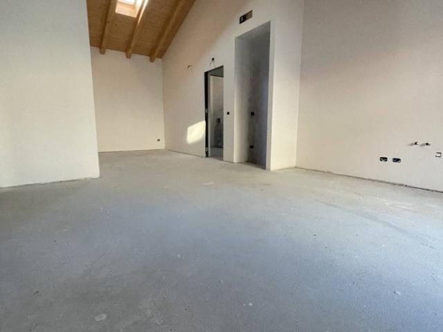 Appartamento in vendita a Sclavons, Cordenons