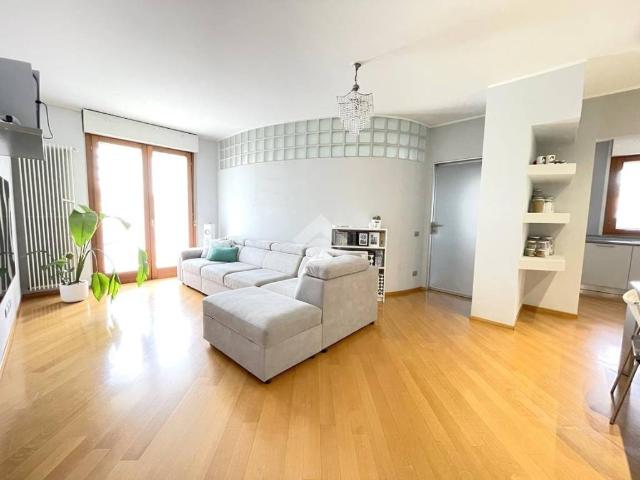 Appartamento in vendita a Cornaredo, Lombardia