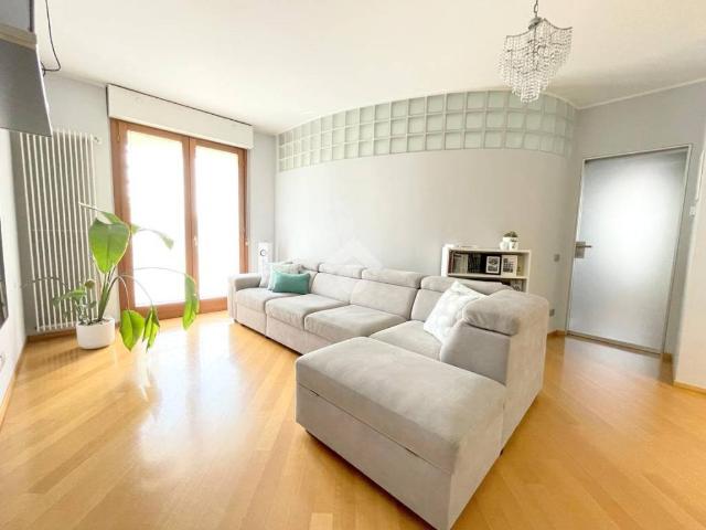 Appartamento in vendita a Cornaredo, Lombardia