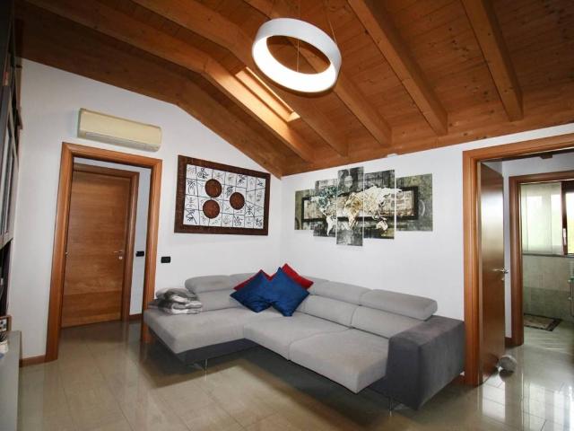 Appartamento in vendita a Cornate D'adda, Lombardia