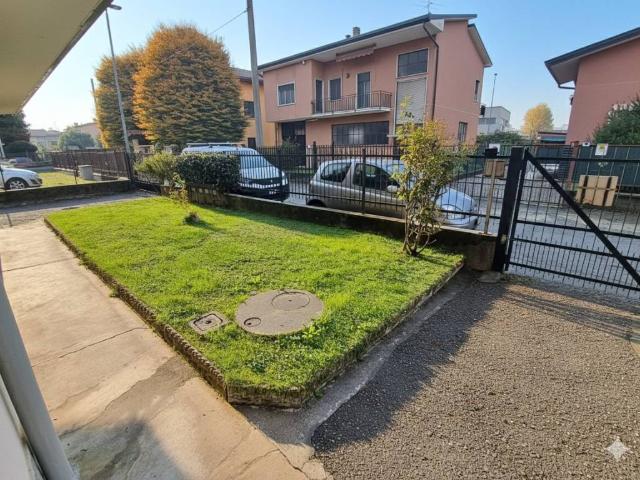 Appartamento in vendita a Cornate D'adda, Lombardia