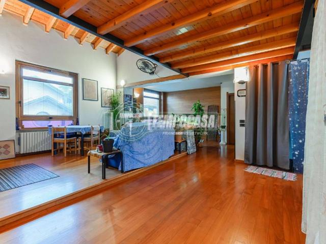 Appartamento in vendita a Cornate D'adda, Lombardia