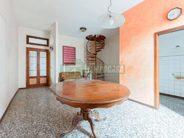 Appartamento in vendita a Cornate D'adda, Lombardia