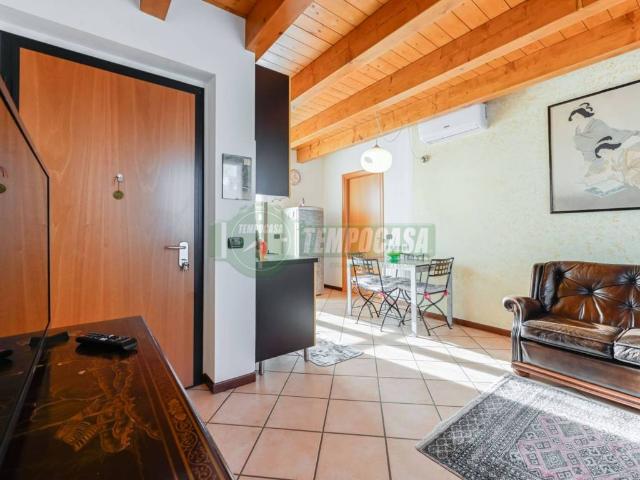 Appartamento in vendita a Cornate D'adda, Lombardia