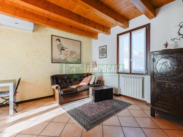 Appartamento in vendita a Cornate D'adda, Lombardia