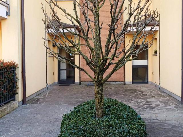 Appartamento in vendita a Cornate D'adda, Lombardia