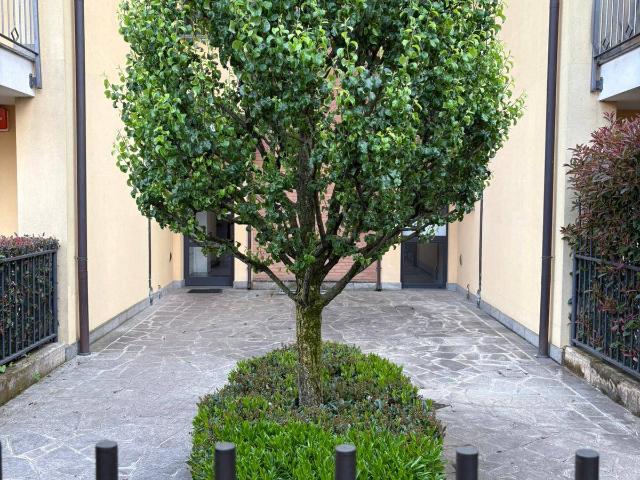 Appartamento in vendita a Cornate D'adda, Lombardia