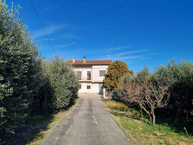 Villa Indipendente in vendita a Zona industriale Corridonia, Marche