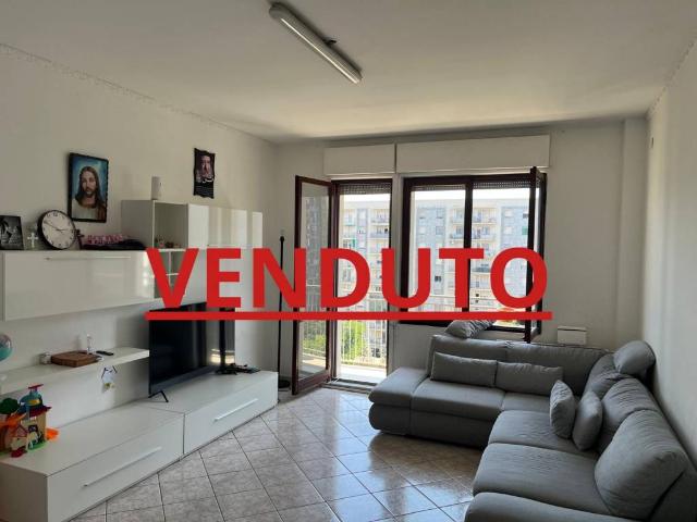 Appartamento in vendita a Molinetto di Lorenteggio, Corsico