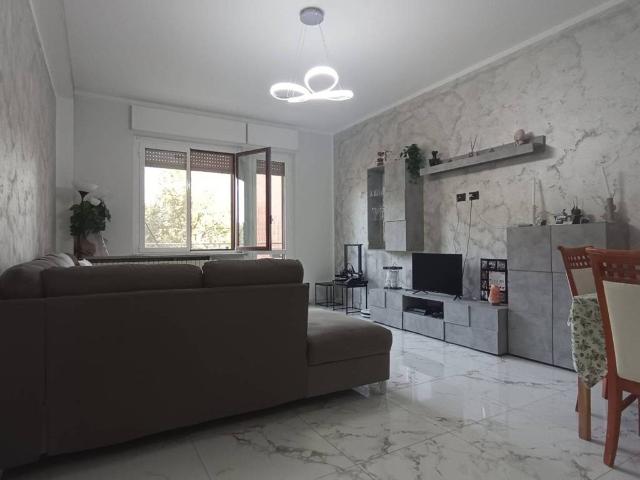 Appartamento in vendita a Molinetto di Lorenteggio, Corsico