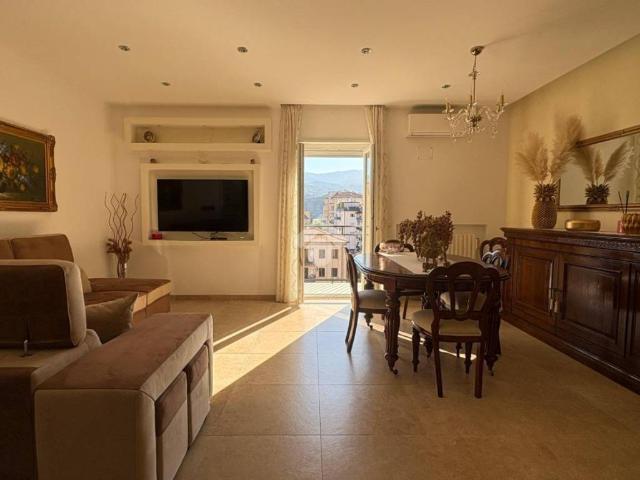 Appartamento in vendita a Quartiere Tribunale, Calabria