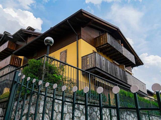 Appartamento in vendita a Comunità Montana della Valle Brembana, Costa Di Serina