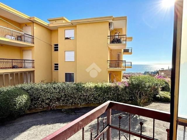 Appartamento in vendita a Costarainera, Liguria