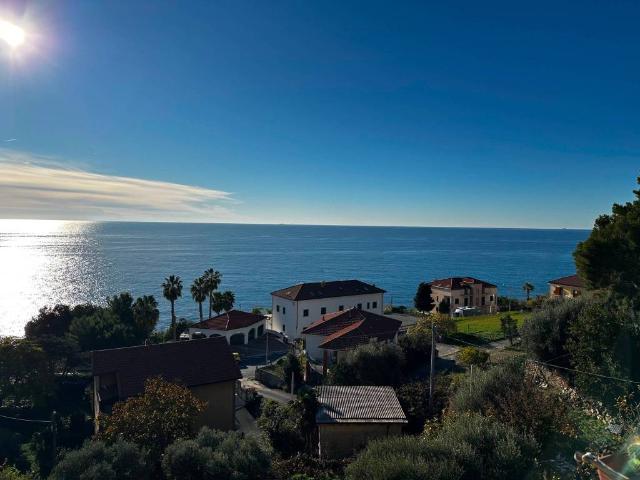 Appartamento in vendita a Costarainera, Liguria