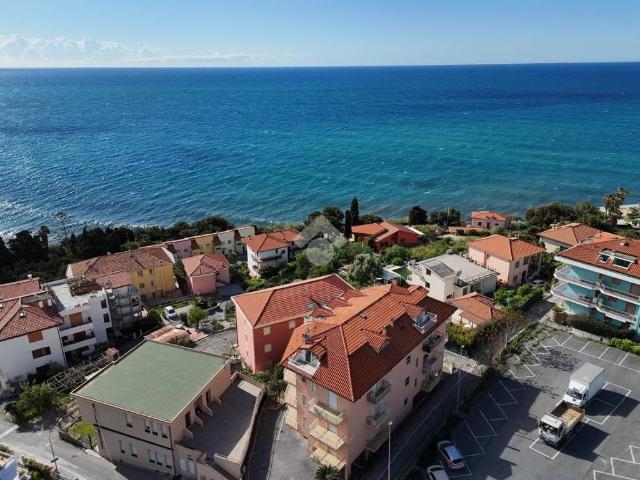 Appartamento in vendita a Costarainera, Liguria