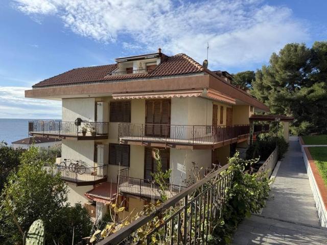 Appartamento in vendita a Costarainera, Liguria