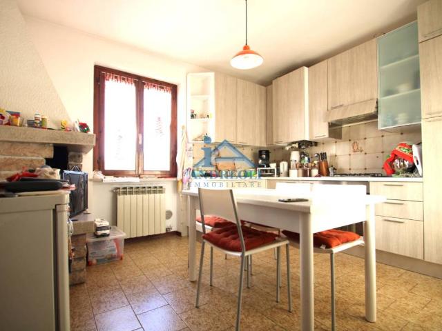 Appartamento in vendita a Gazzoli, Costermano