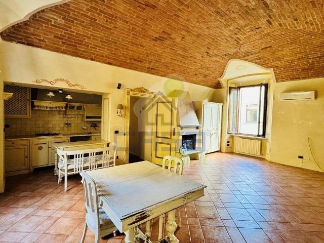 Appartamento in vendita a Zona Castello, Cremona