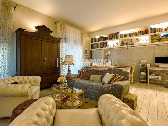 Appartamento in vendita a Zona Castello, Cremona