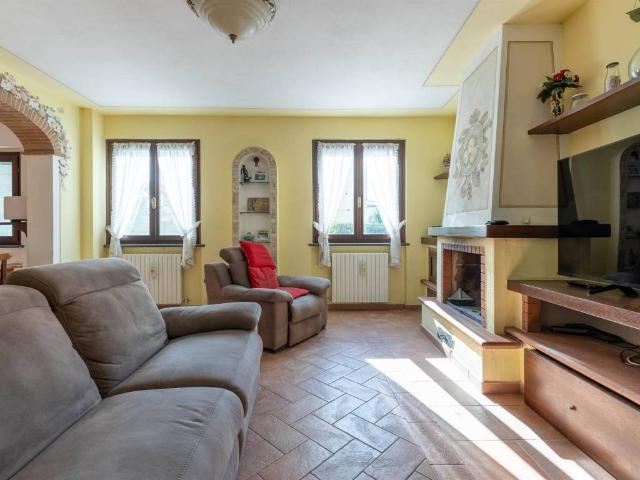 Appartamento in vendita a Crespina Lorenzana, Cenaia