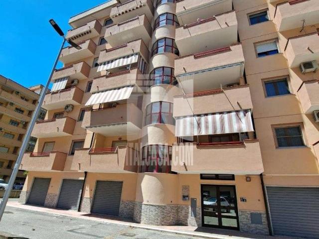 Appartamento in vendita a Cooperative “Settembre 291”, Calabria